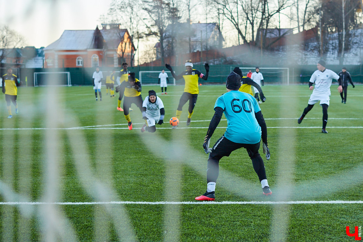 Молодые владимирские футболисты из «Торпедо» в декабре сыграли с московской любительской командой «Сила», спортсмены которой приехали из стран Азии, Африки и СНГ.