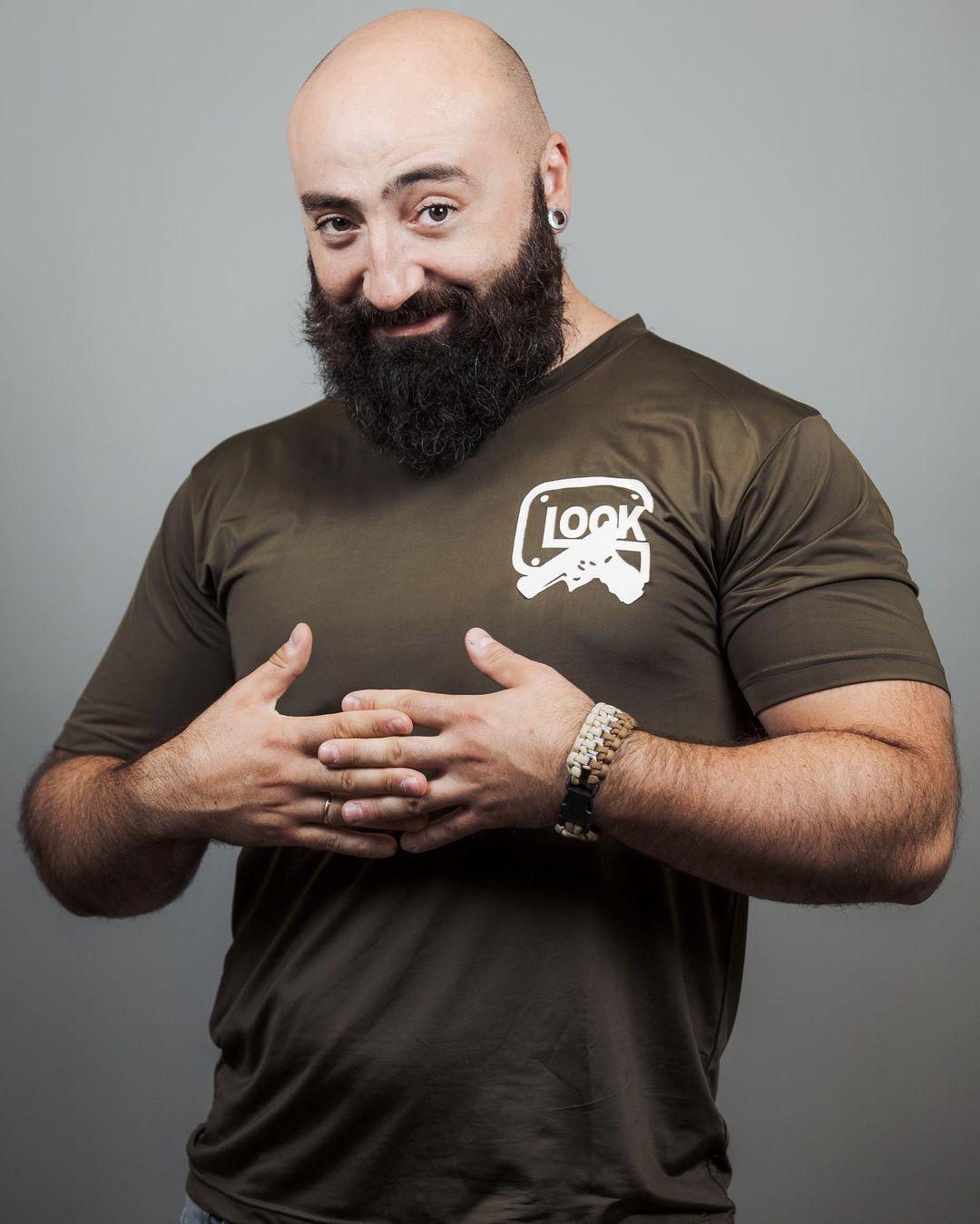 Чтобы вы без лишних хлопот смогли порадовать близких в праздничную ночь, мы попросили известных владимирцев поделиться рецептами своих фирменных блюд, а заодно рассказать, как они планируют встретить Новый, 2021 год.