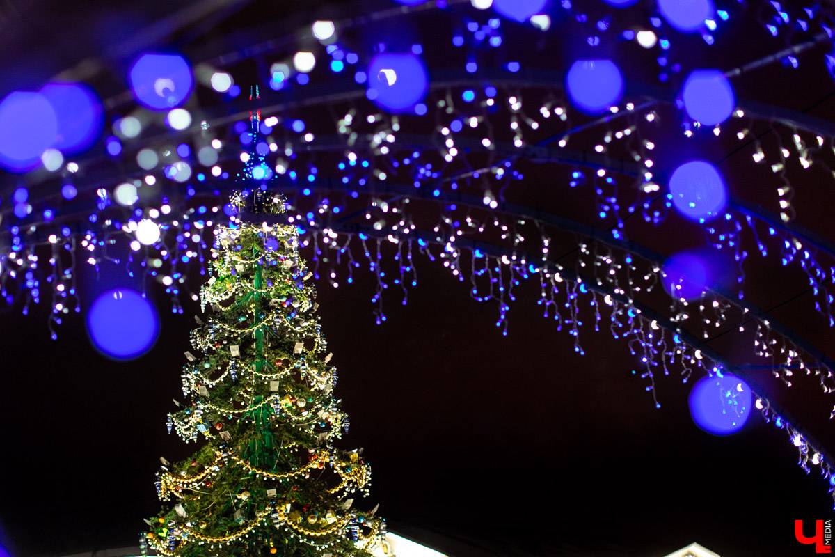 Праздник к нам приходит вместе с порцией ограничений. Разбираемся в ситуации по школам, общепиту и городскими празднествами.