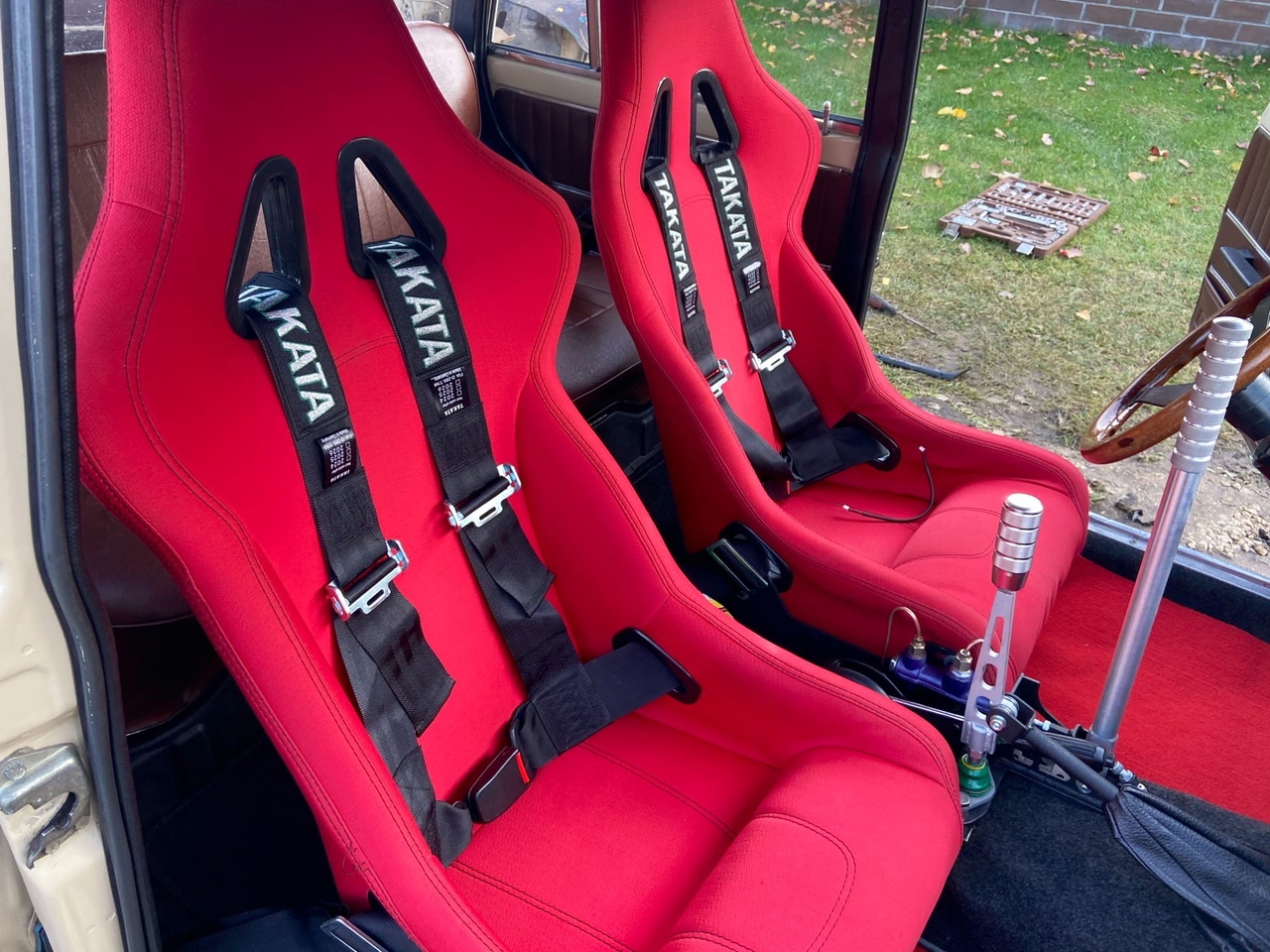 Сезон зимних заездов открыт. Автомобилисты и мотоциклисты вышли на лед.