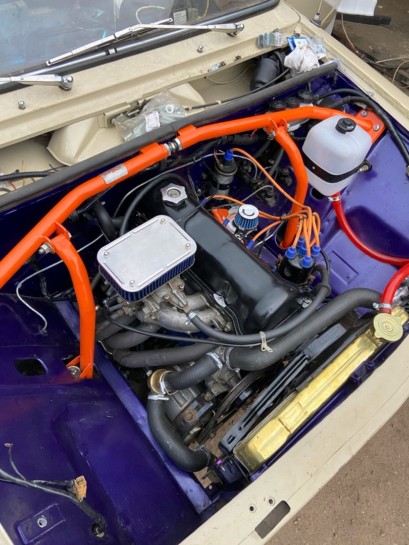 Сезон зимних заездов открыт. Автомобилисты и мотоциклисты вышли на лед.