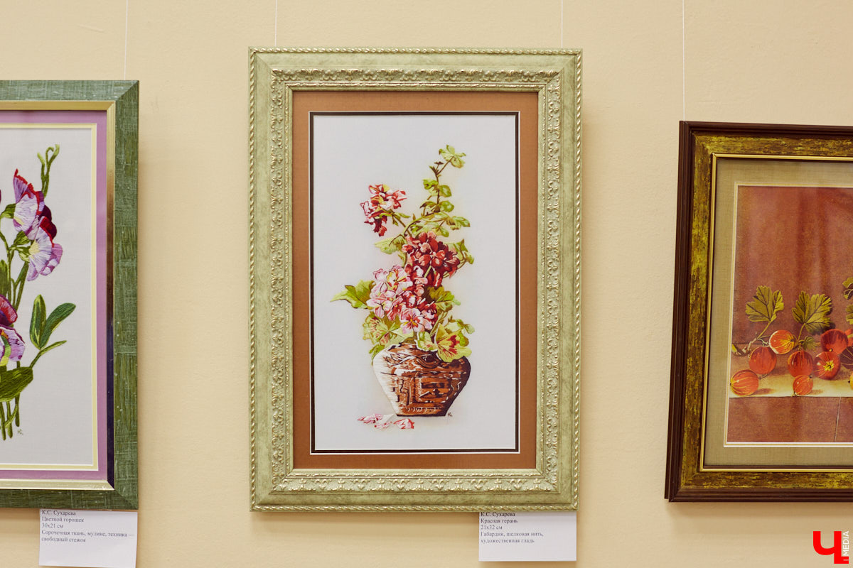 Посетили последнюю, 275-ю выставку Клары Сухаревой, взглянули на поразительные картины, вытканные с ювелирной точностью