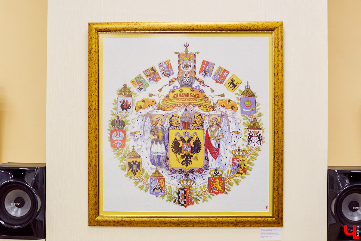 Посетили последнюю, 275-ю выставку Клары Сухаревой, взглянули на поразительные картины, вытканные с ювелирной точностью