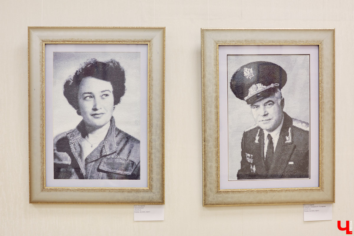 Посетили последнюю, 275-ю выставку Клары Сухаревой, взглянули на поразительные картины, вытканные с ювелирной точностью