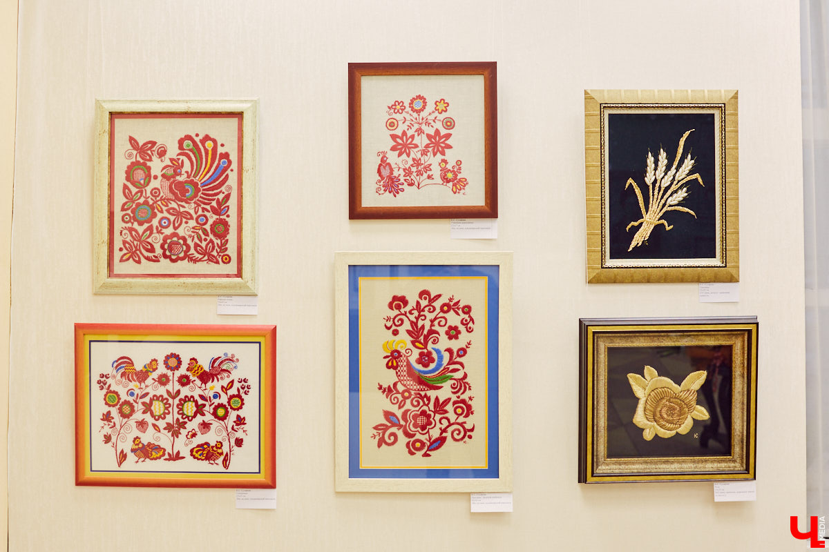 Посетили последнюю, 275-ю выставку Клары Сухаревой, взглянули на поразительные картины, вытканные с ювелирной точностью