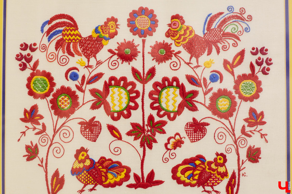 Посетили последнюю, 275-ю выставку Клары Сухаревой, взглянули на поразительные картины, вытканные с ювелирной точностью