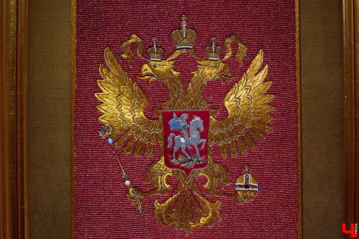 Посетили последнюю, 275-ю выставку Клары Сухаревой, взглянули на поразительные картины, вытканные с ювелирной точностью