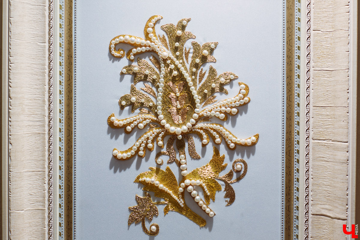 Посетили последнюю, 275-ю выставку Клары Сухаревой, взглянули на поразительные картины, вытканные с ювелирной точностью