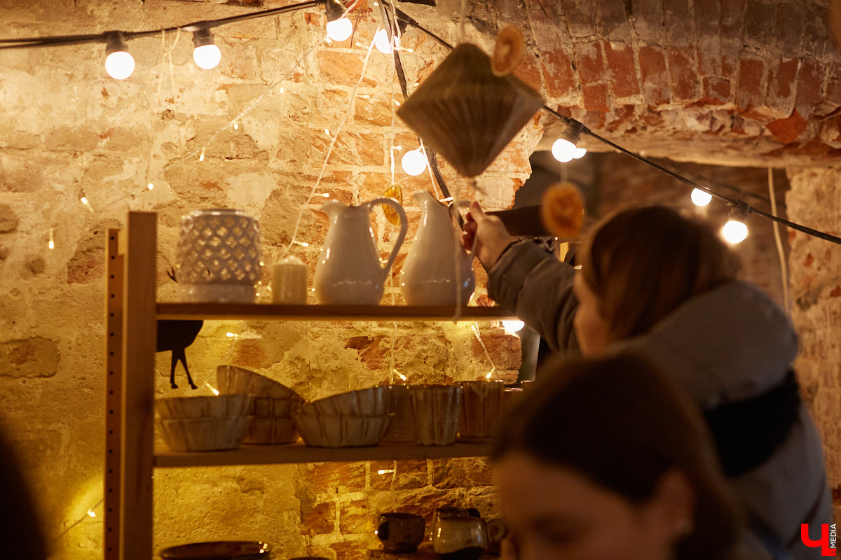 В минувшие выходные во Владимире прошел уже пятый по счету «Новогодний маркет». Кого он объединил и чем удивлял пришедших — читайте в нашем материале.