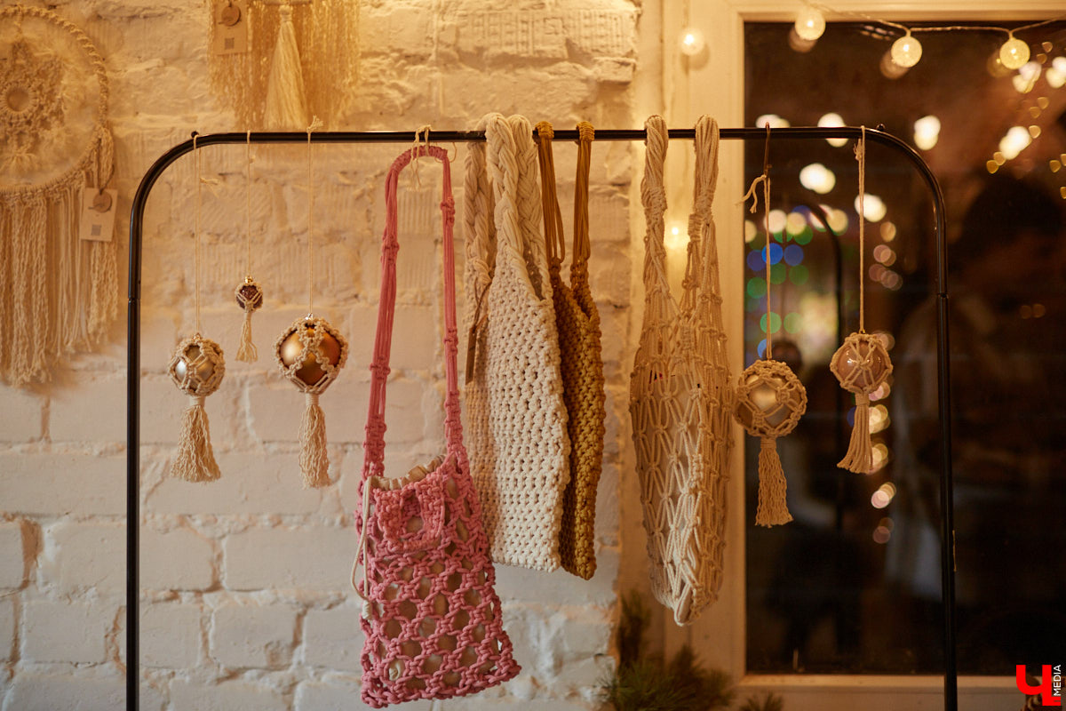 В минувшие выходные во Владимире прошел уже пятый по счету «Новогодний маркет». Кого он объединил и чем удивлял пришедших — читайте в нашем материале.