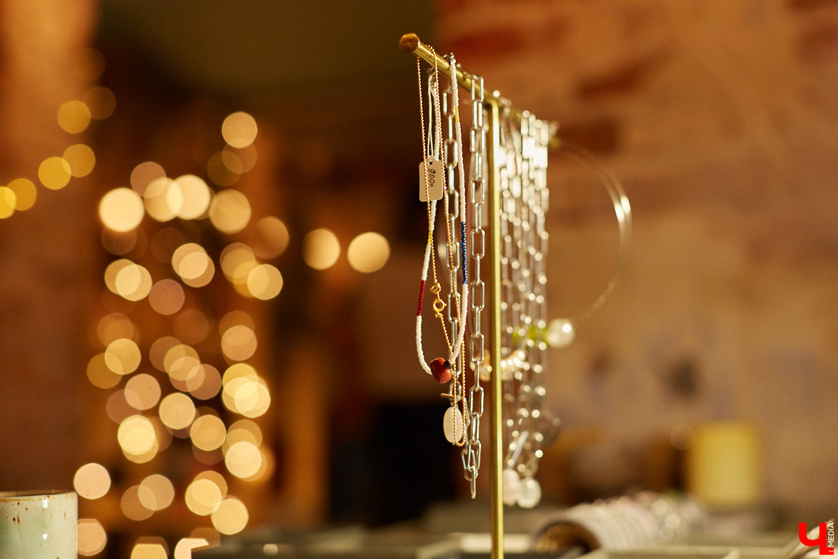 В минувшие выходные во Владимире прошел уже пятый по счету «Новогодний маркет». Кого он объединил и чем удивлял пришедших — читайте в нашем материале.