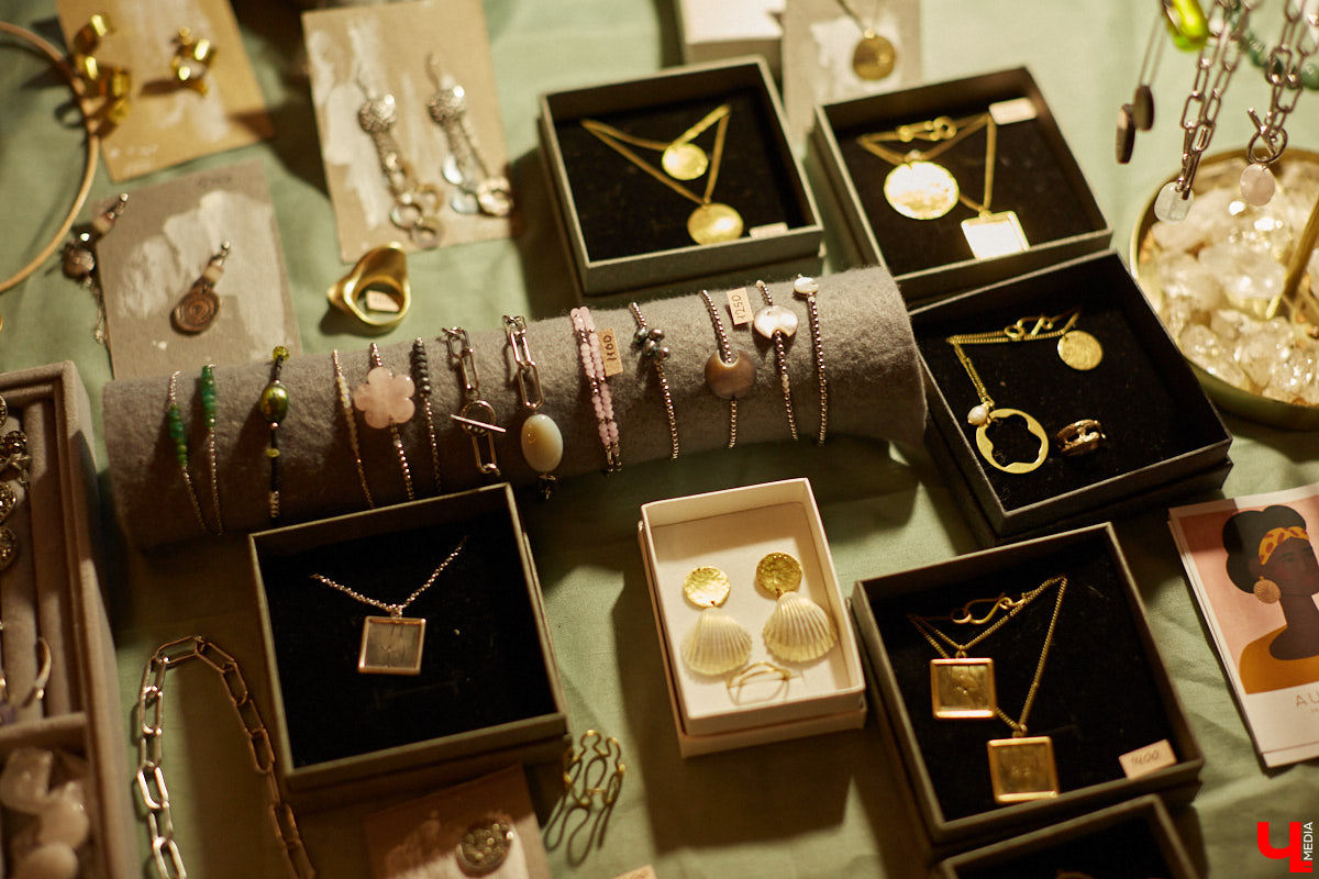 В минувшие выходные во Владимире прошел уже пятый по счету «Новогодний маркет». Кого он объединил и чем удивлял пришедших — читайте в нашем материале.