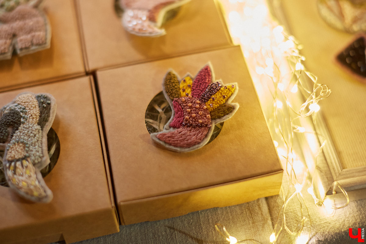 В минувшие выходные во Владимире прошел уже пятый по счету «Новогодний маркет». Кого он объединил и чем удивлял пришедших — читайте в нашем материале.