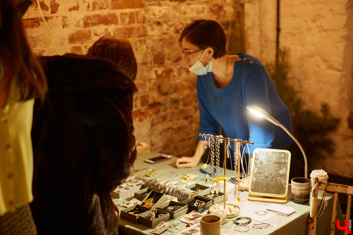 В минувшие выходные во Владимире прошел уже пятый по счету «Новогодний маркет». Кого он объединил и чем удивлял пришедших — читайте в нашем материале.