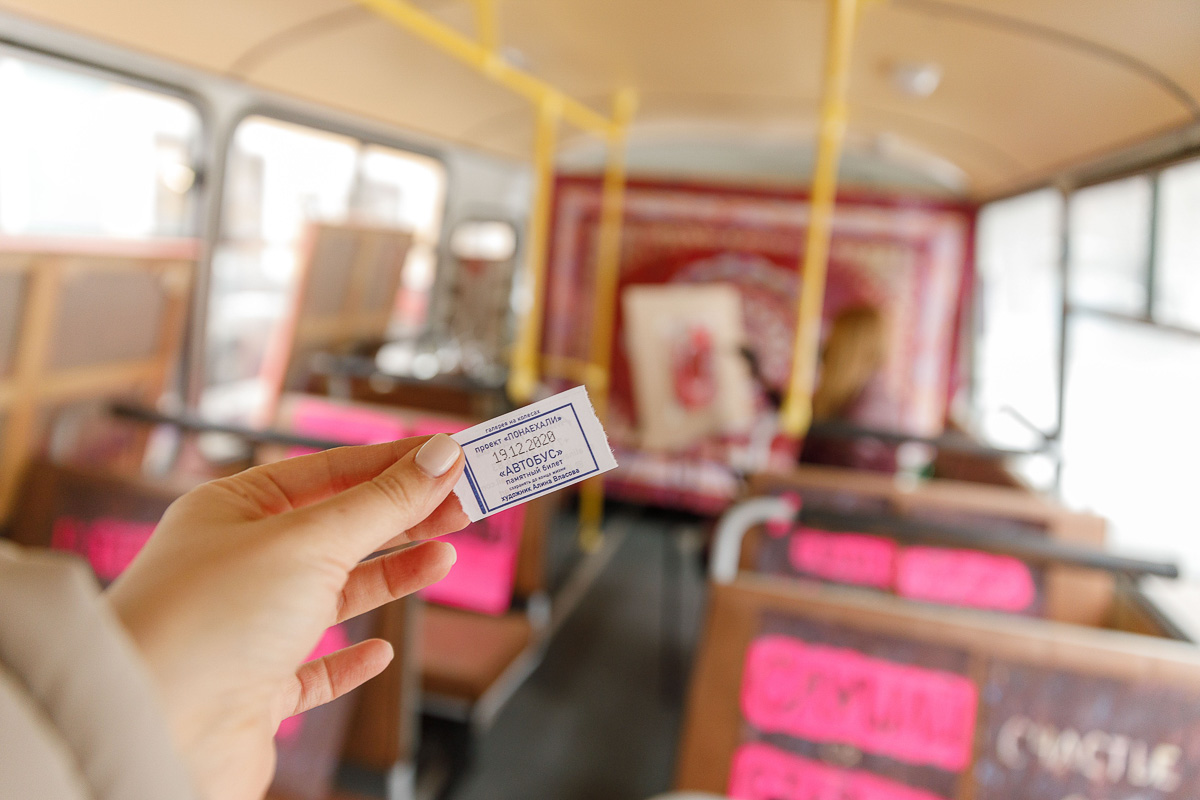 Владимирская художница Алина Власова привезла на московский «Артплей» перфоманс от авторов, мечтающих вырваться из провинции.