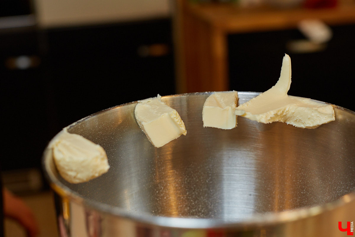 Куратор выставок Анастасия Вавилова узнала, как из остатков новогоднего ужина сделать быстрый и полезный пирог.