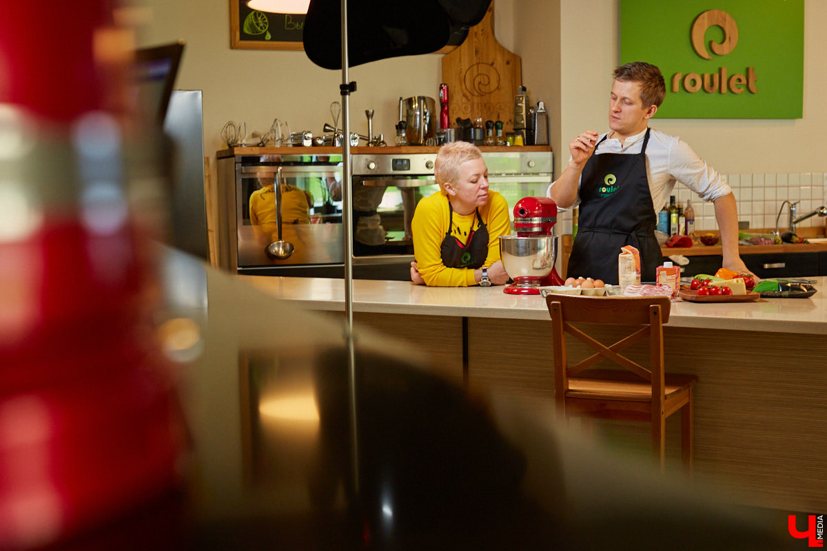 Куратор выставок Анастасия Вавилова узнала, как из остатков новогоднего ужина сделать быстрый и полезный пирог.