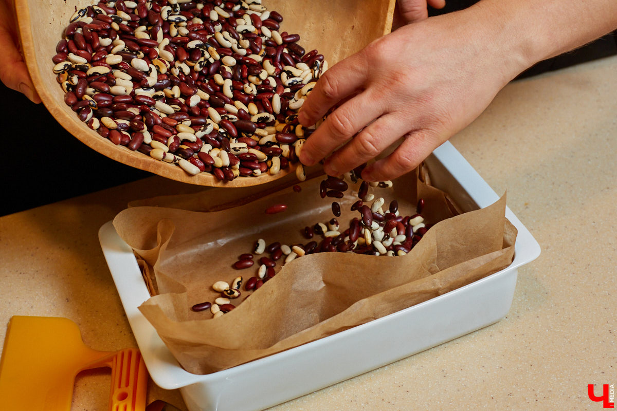 Куратор выставок Анастасия Вавилова узнала, как из остатков новогоднего ужина сделать быстрый и полезный пирог.