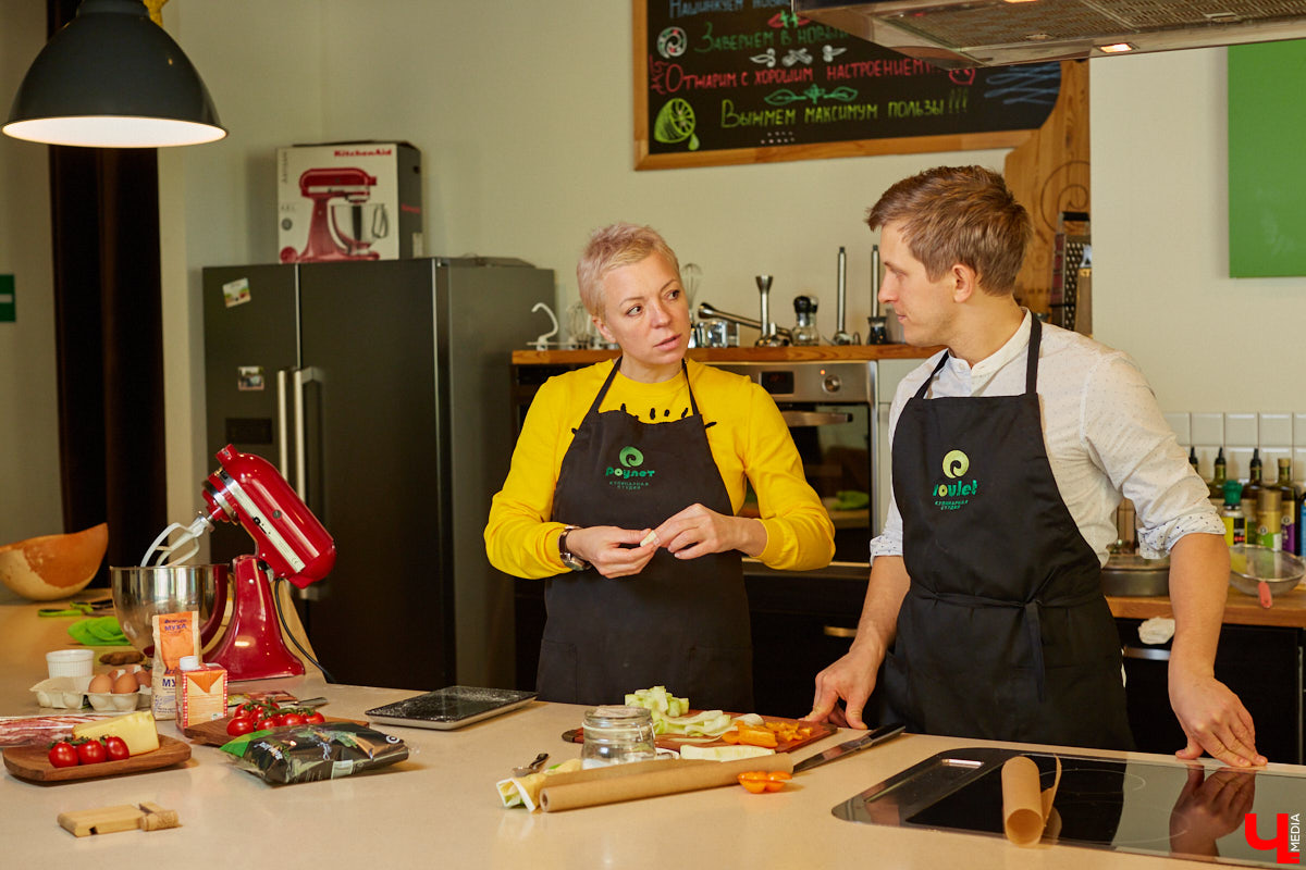 Куратор выставок Анастасия Вавилова узнала, как из остатков новогоднего ужина сделать быстрый и полезный пирог.