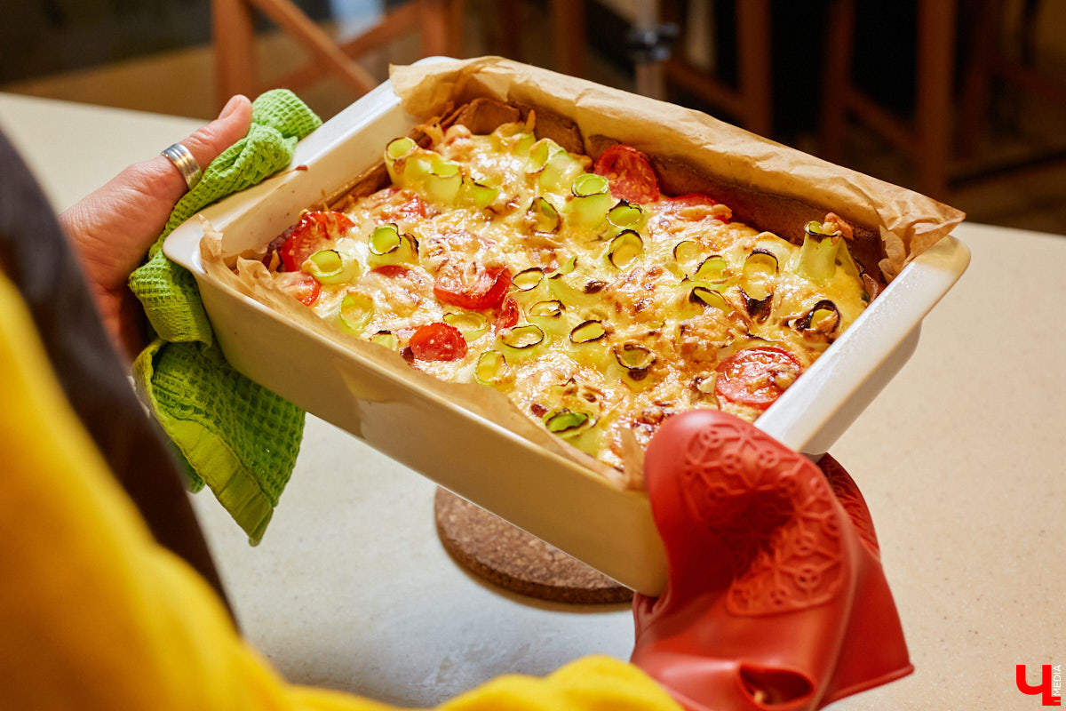 Куратор выставок Анастасия Вавилова узнала, как из остатков новогоднего ужина сделать быстрый и полезный пирог.