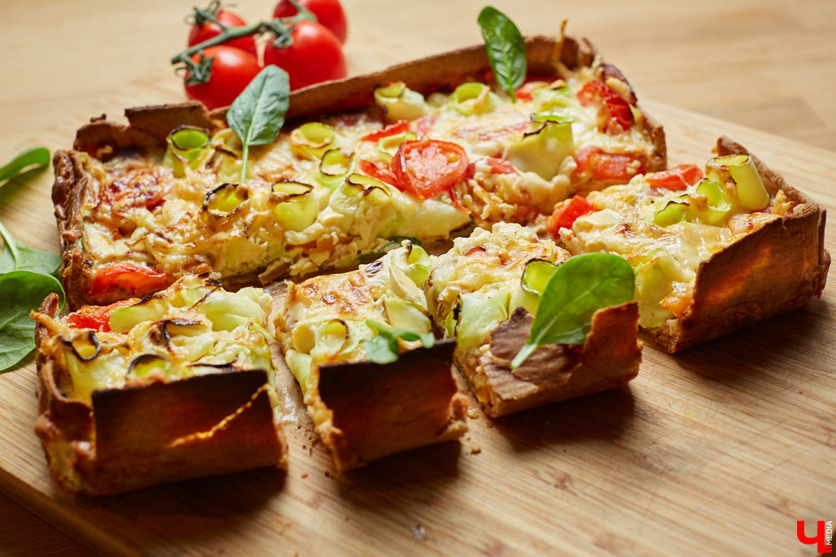 Куратор выставок Анастасия Вавилова узнала, как из остатков новогоднего ужина сделать быстрый и полезный пирог.