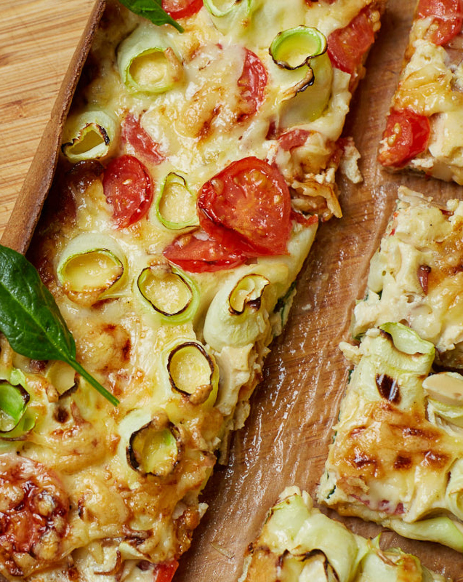 Куратор выставок Анастасия Вавилова узнала, как из остатков новогоднего ужина сделать быстрый и полезный пирог. 