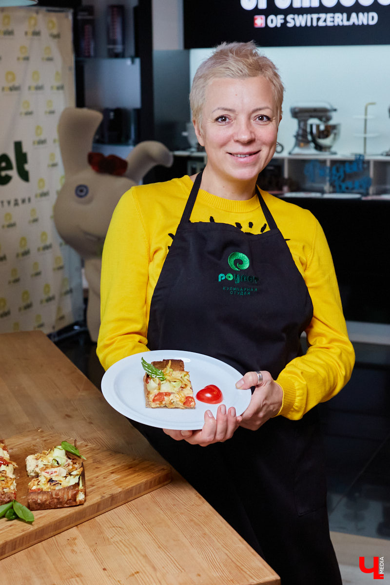 Куратор выставок Анастасия Вавилова узнала, как из остатков новогоднего ужина сделать быстрый и полезный пирог.