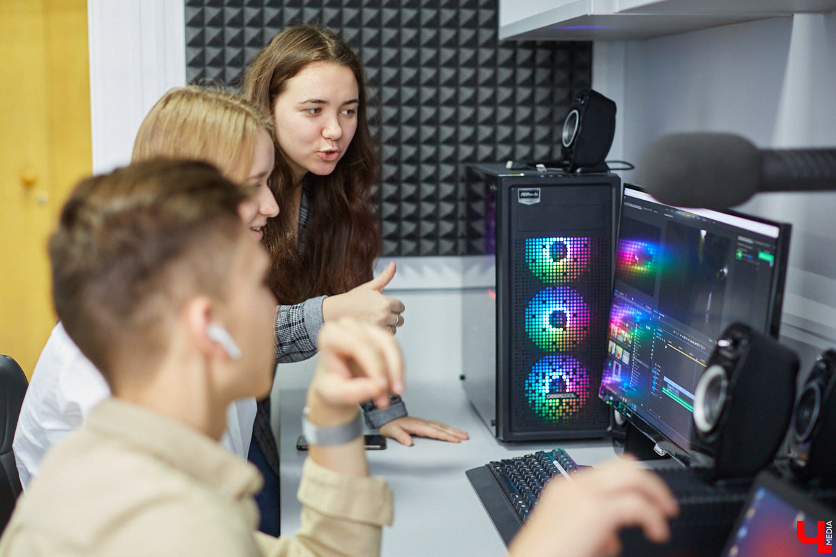 В ВлГУ теперь есть современный Медиацентр. В период тотальной дистанционки - это весьма актуальное новшество. Разбираемся, почему.