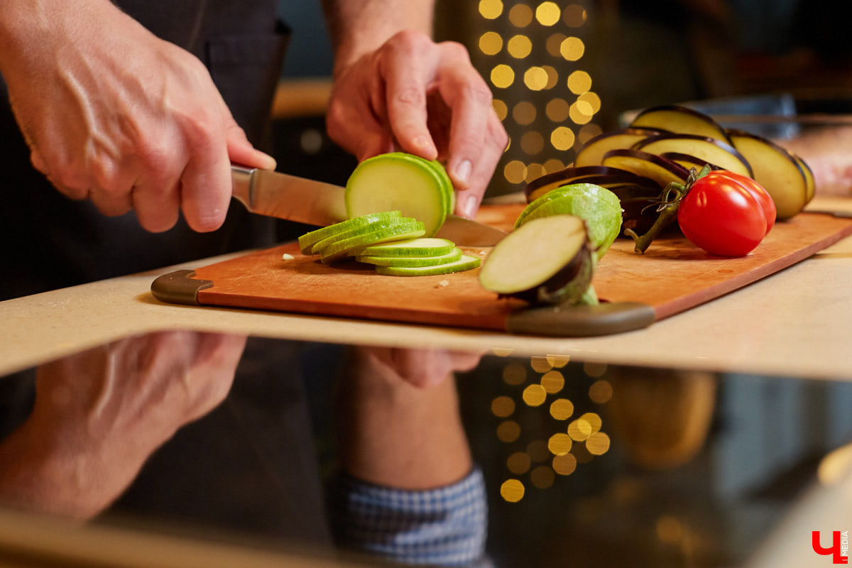 Владимирский Дед Мороз Егор Корсаков узнал рецепт прованских овощей, не грозящий возвратом сброшенных килограммов.