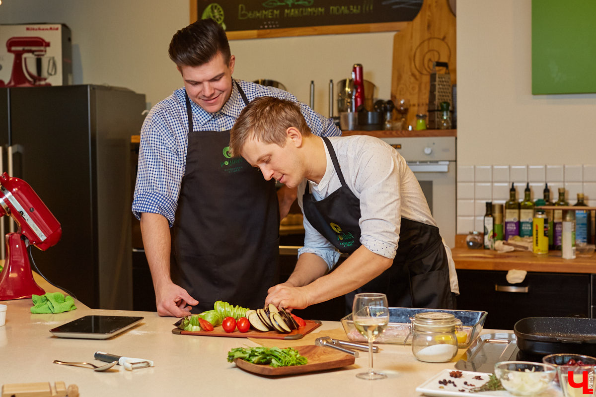 Владимирский Дед Мороз Егор Корсаков узнал рецепт прованских овощей, не грозящий возвратом сброшенных килограммов.