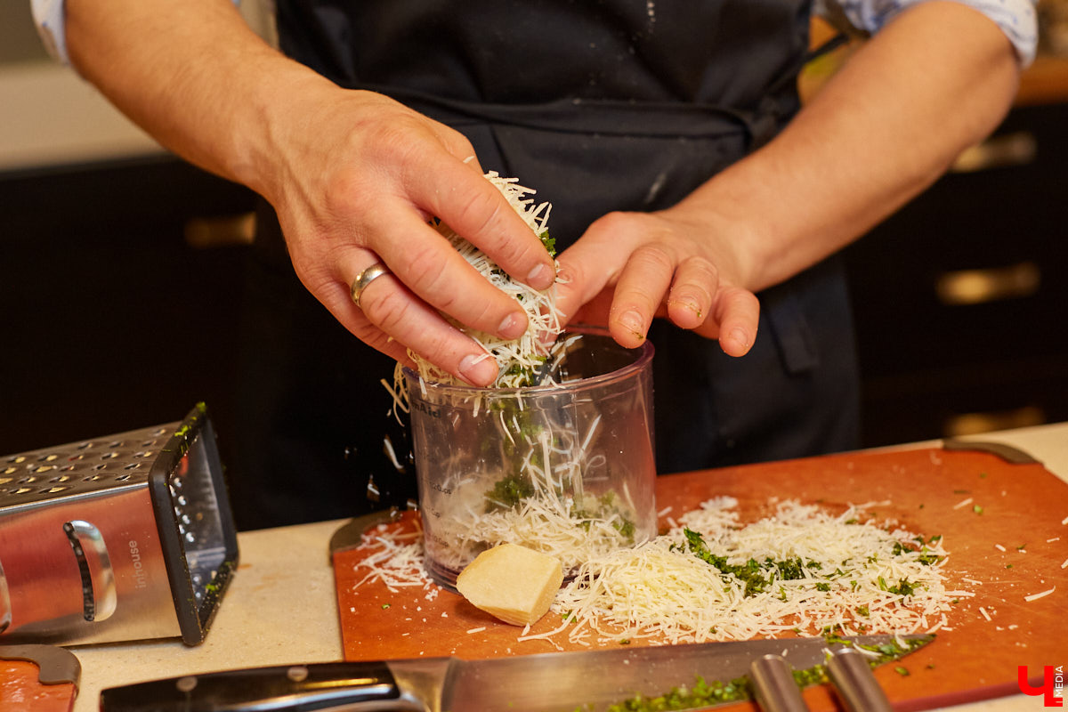 Владимирский Дед Мороз Егор Корсаков узнал рецепт прованских овощей, не грозящий возвратом сброшенных килограммов.