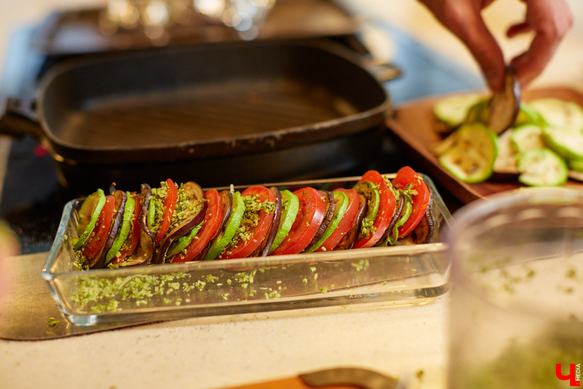 Владимирский Дед Мороз Егор Корсаков узнал рецепт прованских овощей, не грозящий возвратом сброшенных килограммов.