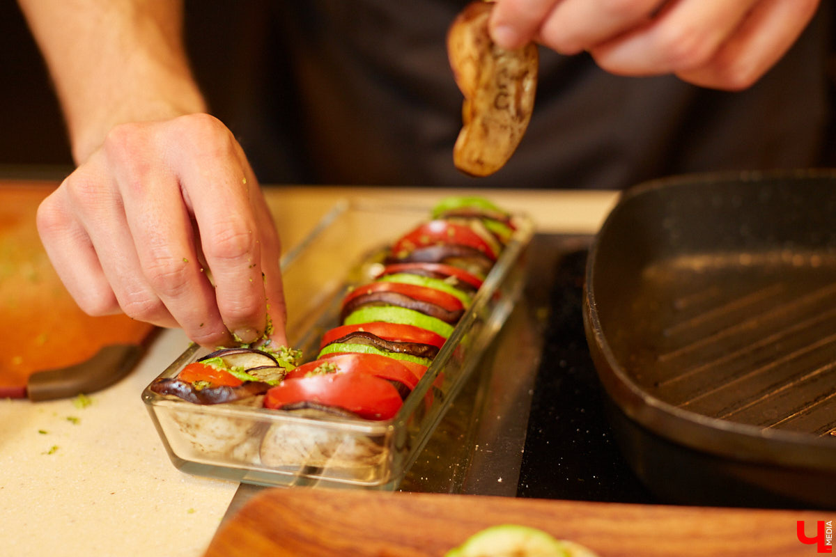 Владимирский Дед Мороз Егор Корсаков узнал рецепт прованских овощей, не грозящий возвратом сброшенных килограммов.