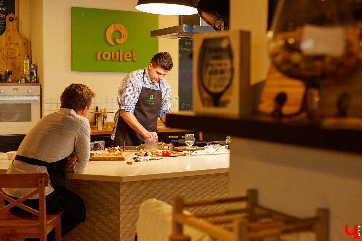 Владимирский Дед Мороз Егор Корсаков узнал рецепт прованских овощей, не грозящий возвратом сброшенных килограммов.