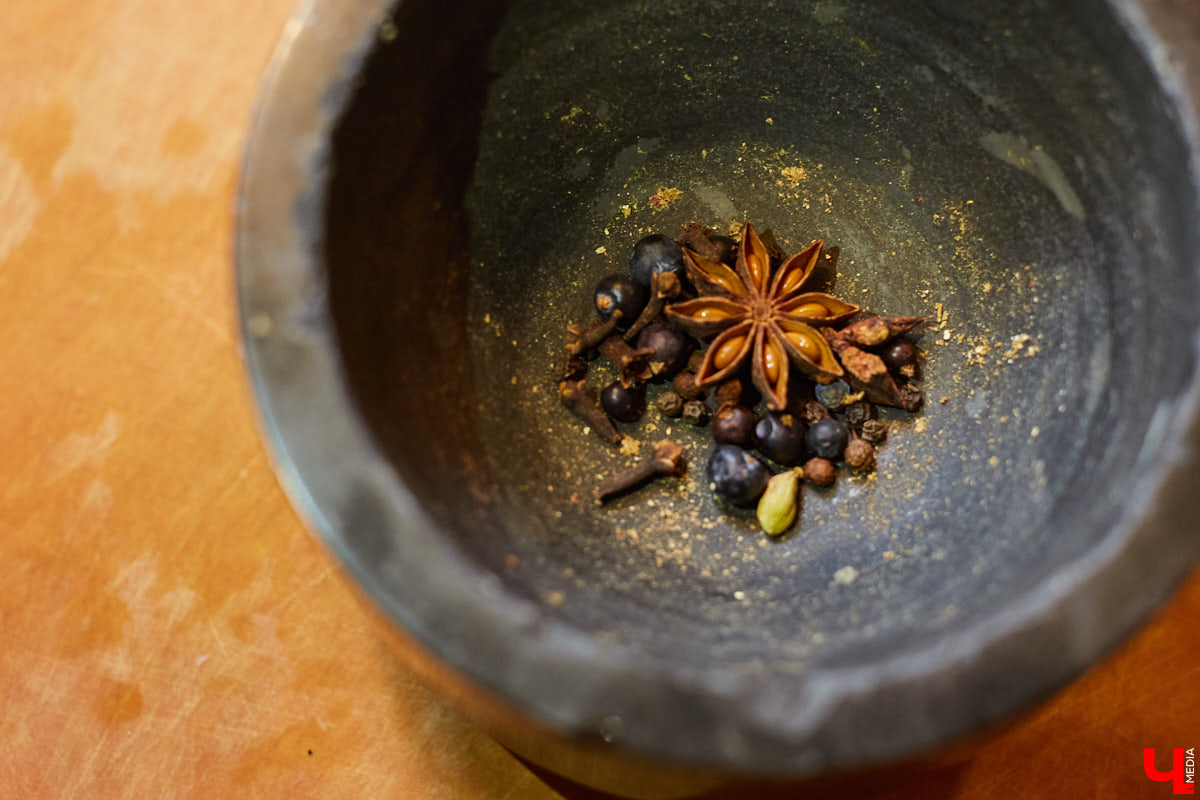 Владимирский Дед Мороз Егор Корсаков узнал рецепт прованских овощей, не грозящий возвратом сброшенных килограммов.