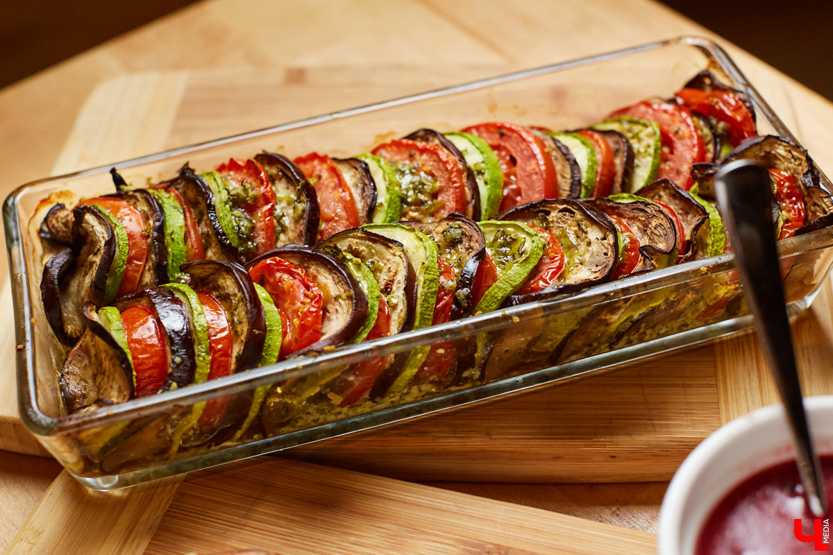 Владимирский Дед Мороз Егор Корсаков узнал рецепт прованских овощей, не грозящий возвратом сброшенных килограммов.