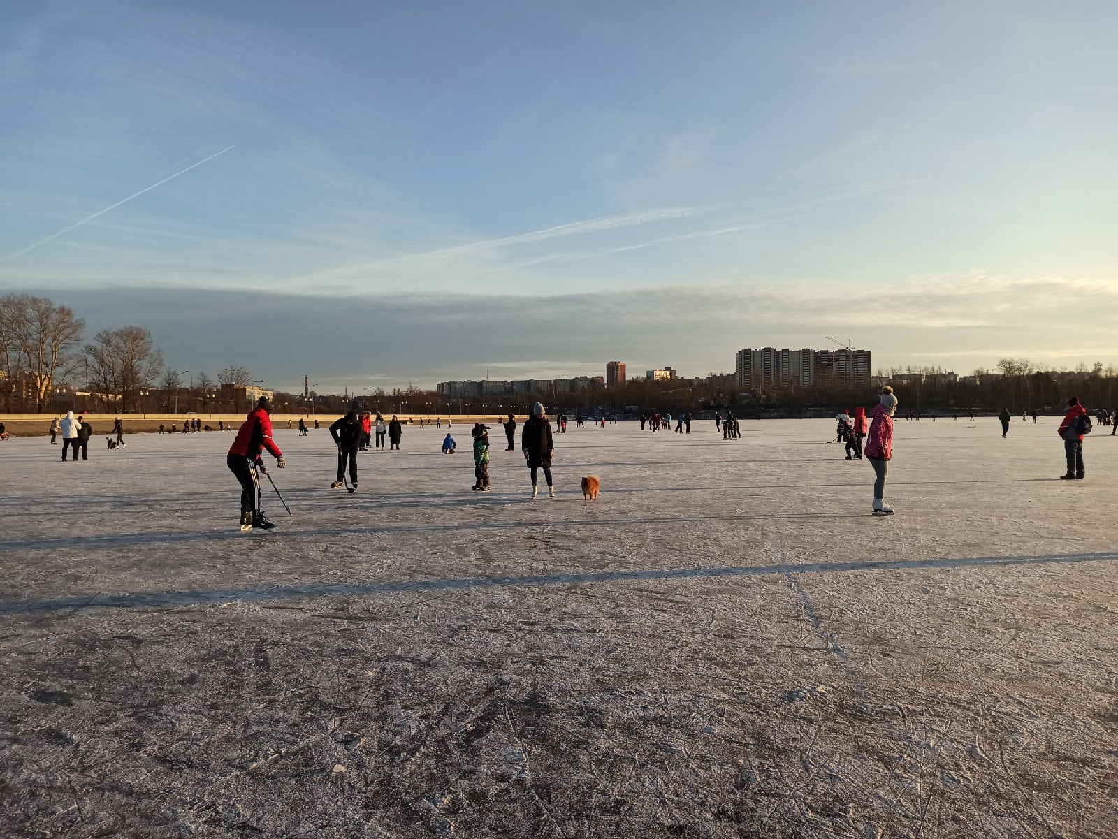 Пока снега мало и на лыжи не встать, в почете катки и хоккейные корты. Где во Владимире можно покататься на коньках? 