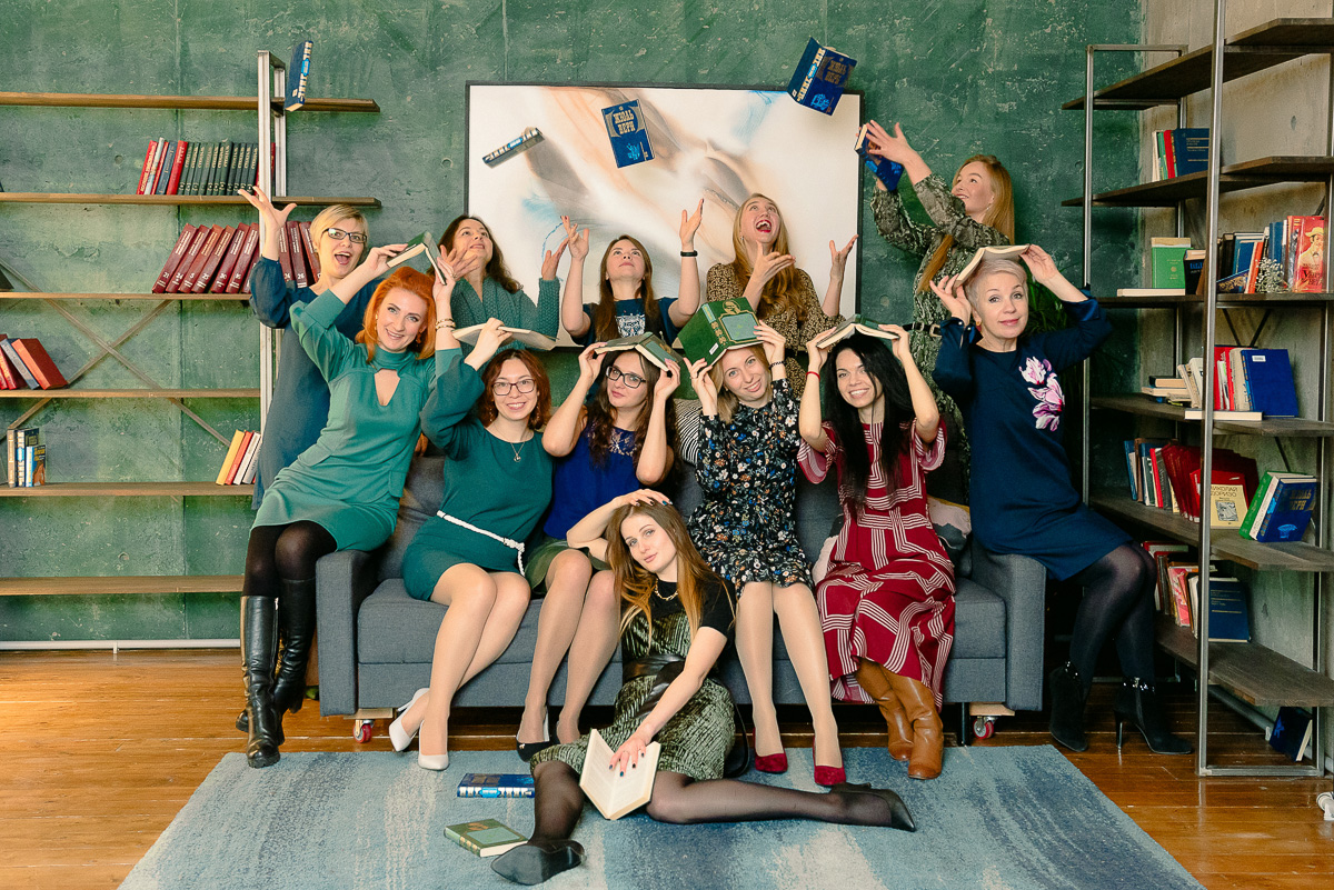 Январские каникулы — время, которое можно посвятить саморазвитию. В помощь — топ-5 книг от координатора проектов Владимирской областной библиотеки для детей и молодежи Ирины Дубиневич.