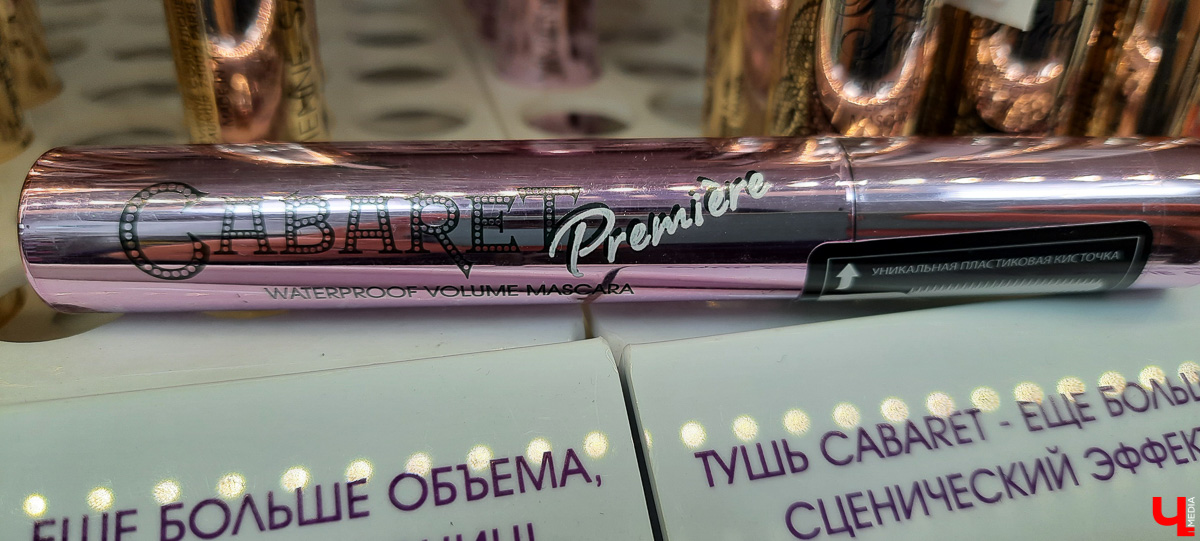 Бьюти-блогер Софья Анисимова рассказала, как собрать «правильную» косметичку. Только самые необходимые средства и проверенные бренды.