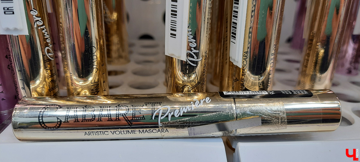 Бьюти-блогер Софья Анисимова рассказала, как собрать «правильную» косметичку. Только самые необходимые средства и проверенные бренды.