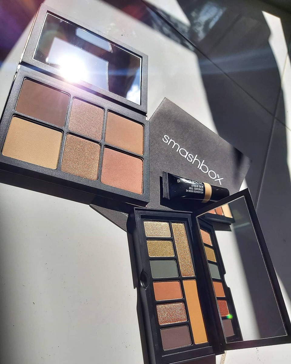 Бьюти-блогер Софья Анисимова рассказала, как собрать «правильную» косметичку. Только самые необходимые средства и проверенные бренды.