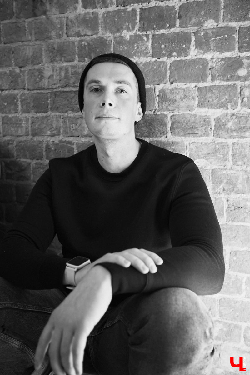 Лиричный настрой под звуки саксофона&nbsp;с, пожалуй, самым медийным «духовиком» города Ильей Марселем.