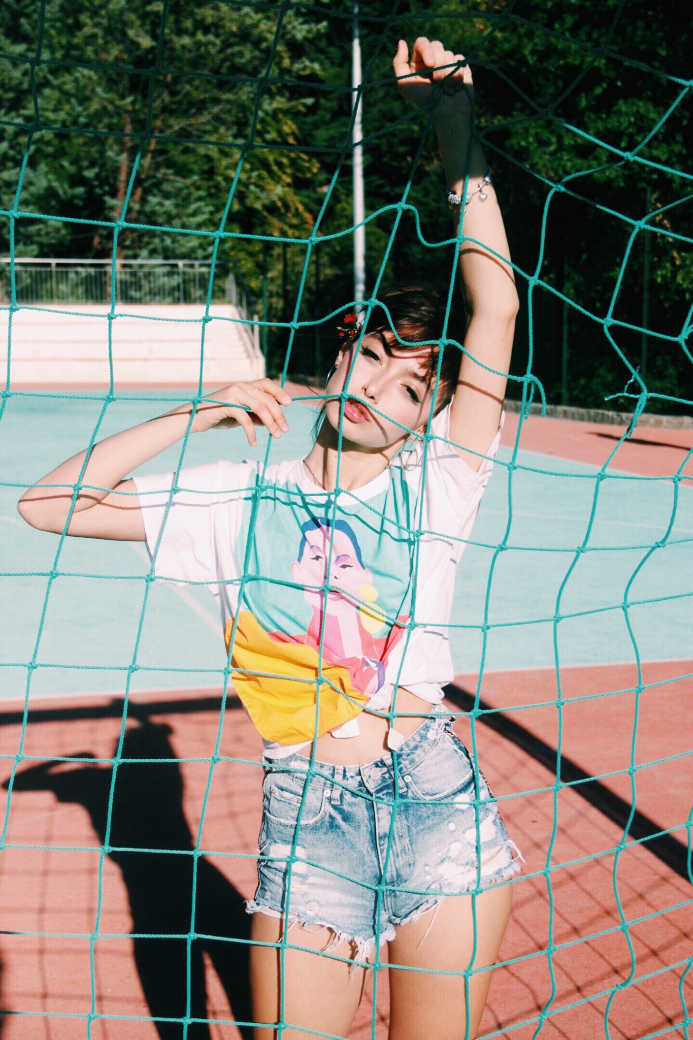 Год назад имя Аланы Чочиевой гремело на всю страну. Сначала она участвовала в конкурсе «Песни на ТНТ», потом прошла слепые прослушивания шоу «Голос». Как теперь живет владимирская певица?