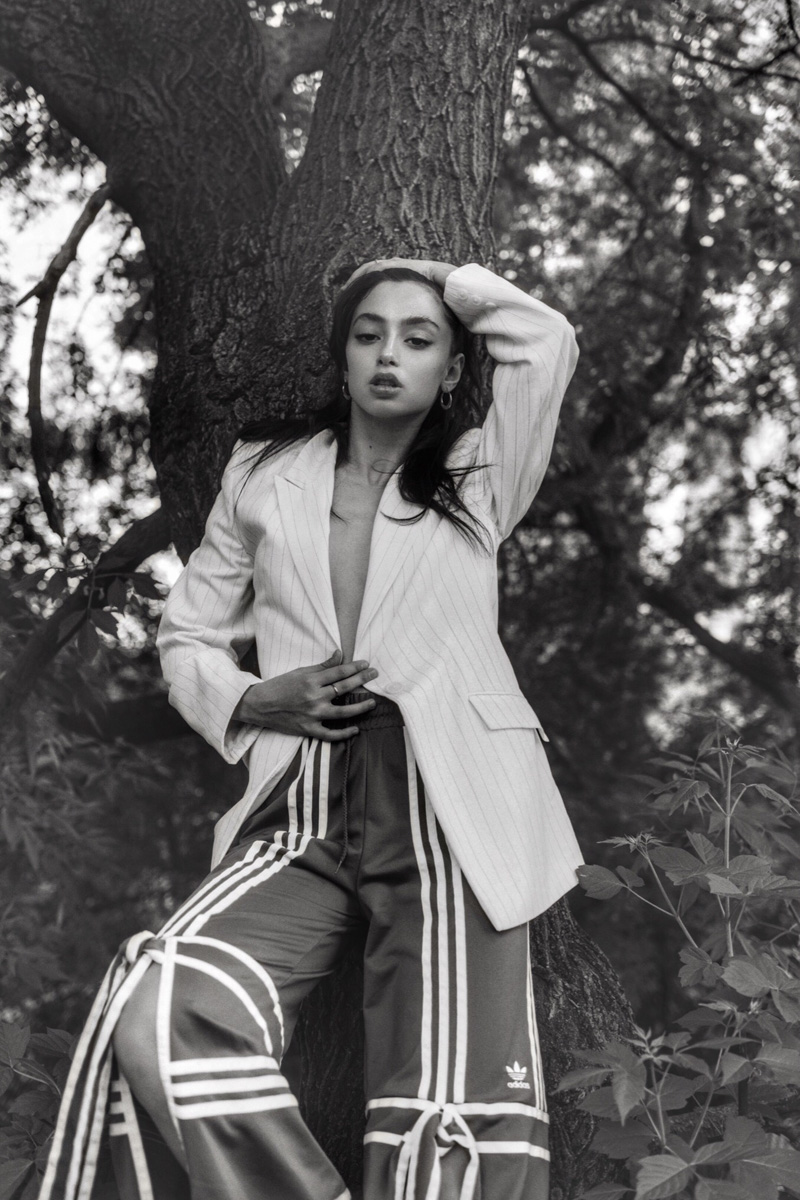 Год назад имя Аланы Чочиевой гремело на всю страну. Сначала она участвовала в конкурсе «Песни на ТНТ», потом прошла слепые прослушивания шоу «Голос». Как теперь живет владимирская певица?