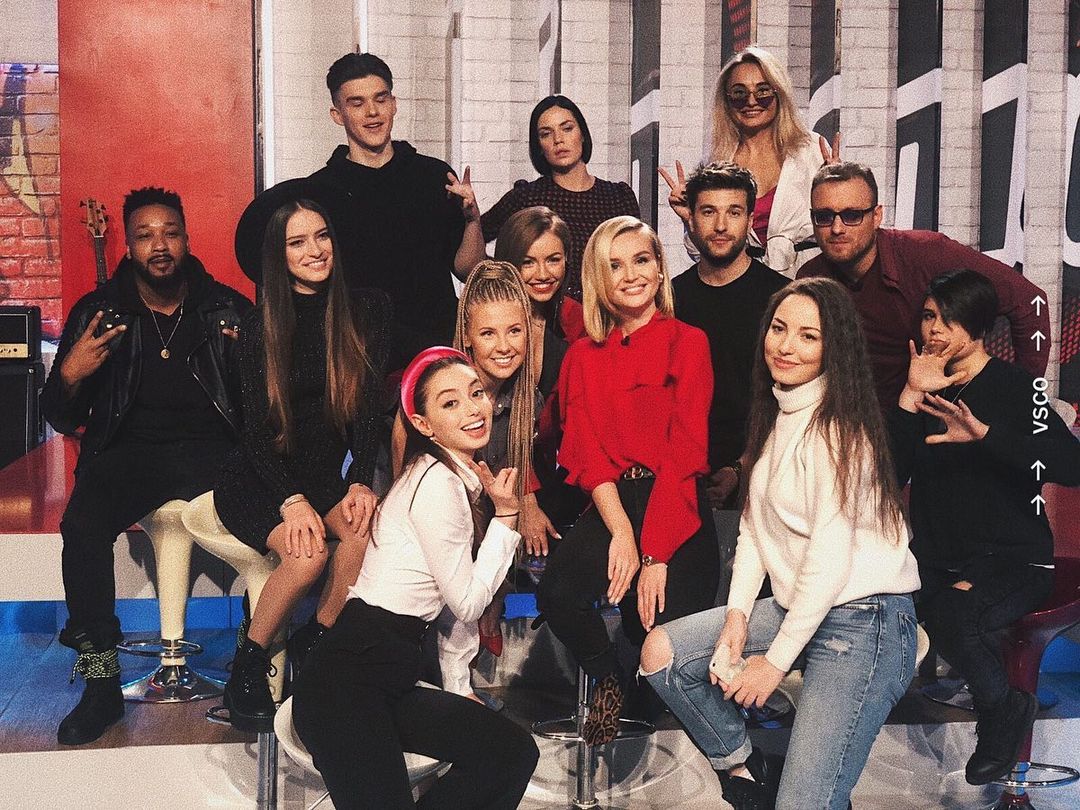 Год назад имя Аланы Чочиевой гремело на всю страну. Сначала она участвовала в конкурсе «Песни на ТНТ», потом прошла слепые прослушивания шоу «Голос». Как теперь живет владимирская певица?