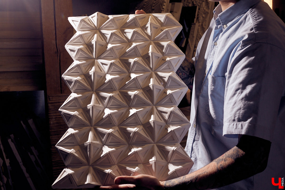 Владимирский реставратор Михаил Царенко рассказывает о реставрации Эрмитажа, удивительно хитрых работах и создаваемых с дочерью Снежаной и дизайнером Евгением Матюхиным гипсовых 3D панелях