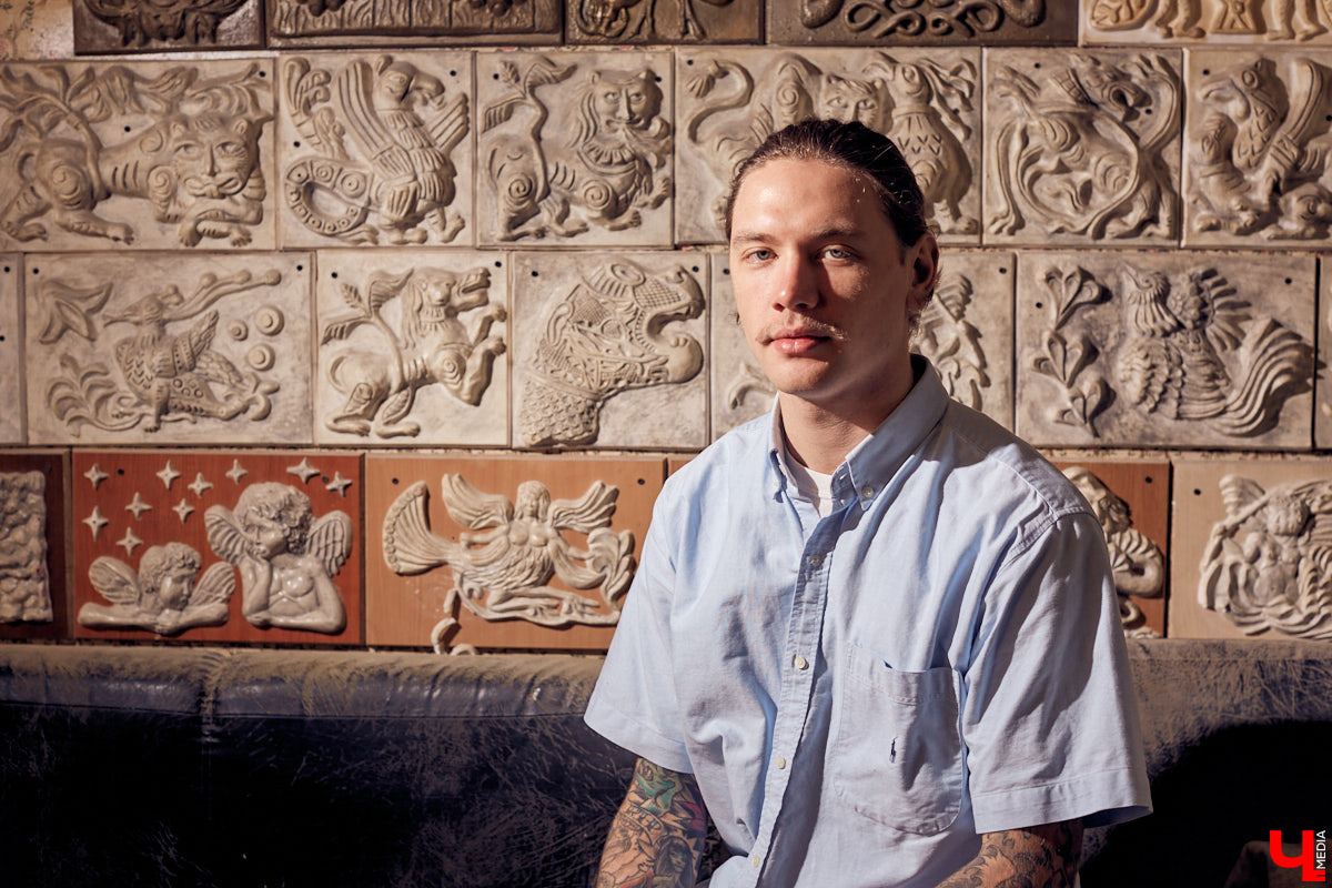 Владимирский реставратор Михаил Царенко рассказывает о реставрации Эрмитажа, удивительно хитрых работах и создаваемых с дочерью Снежаной и дизайнером Евгением Матюхиным гипсовых 3D панелях