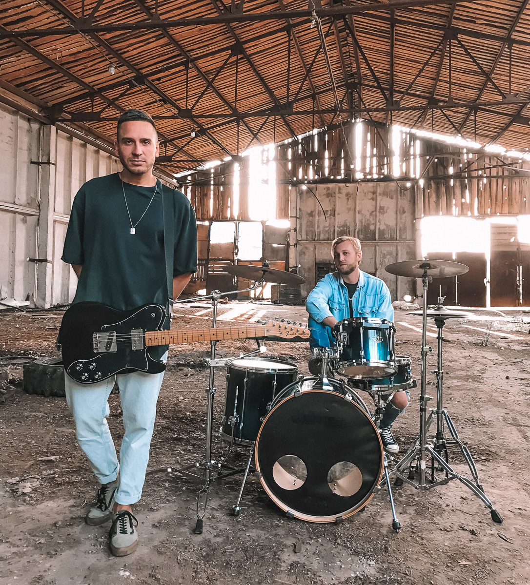 Бодримся после новогодних выходных с ярким панк-релизом от владимирского музыкального проекта ataka. Творчество, любовь и красивая картинка внутри!