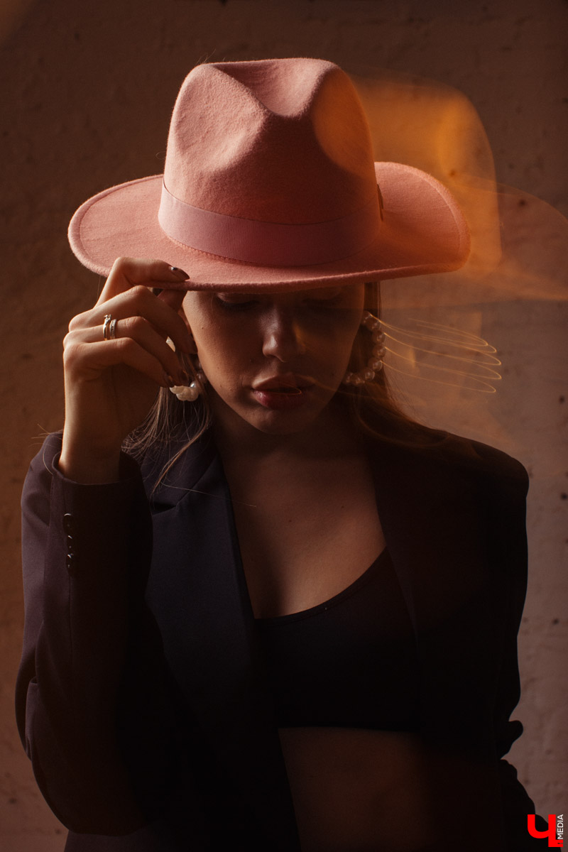 Лейсан Перова — и блогер, и стилист, и модная мама. В ее гардеробе масса стильных аутфитов, но специально для нашего издания она выбрала три свои самые любимые