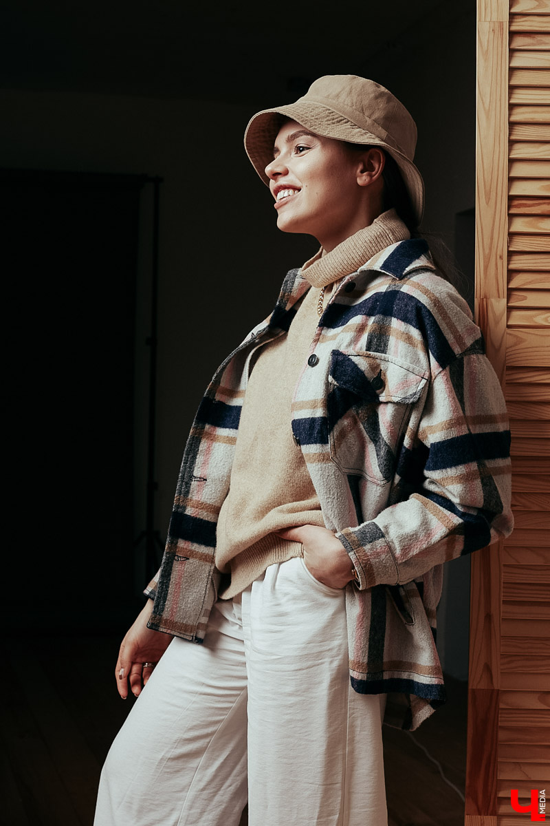 Лейсан Перова — и блогер, и стилист, и модная мама. В ее гардеробе масса стильных аутфитов, но специально для нашего издания она выбрала три свои самые любимые